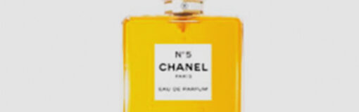 Chanel, con luz roja