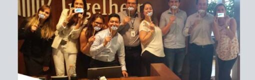 B.I. da besos azules