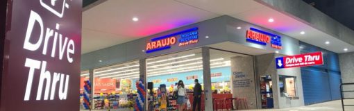Drogaria Araujo con doble apertura