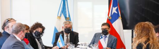 Vizzotti y Filmus con ministro Ciencia, Chile