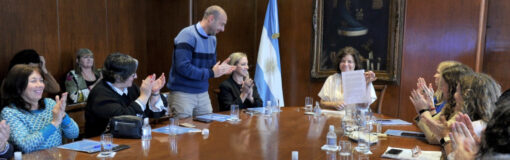 Remediar: acuerdo con labs. públicos