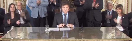 DNU: Milei da marcha atrás en farma