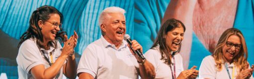 Pague Menos escala en aperturas