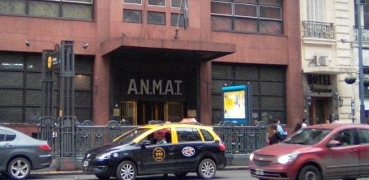 ANMAT: ¡y dale con Bisio!, insólito