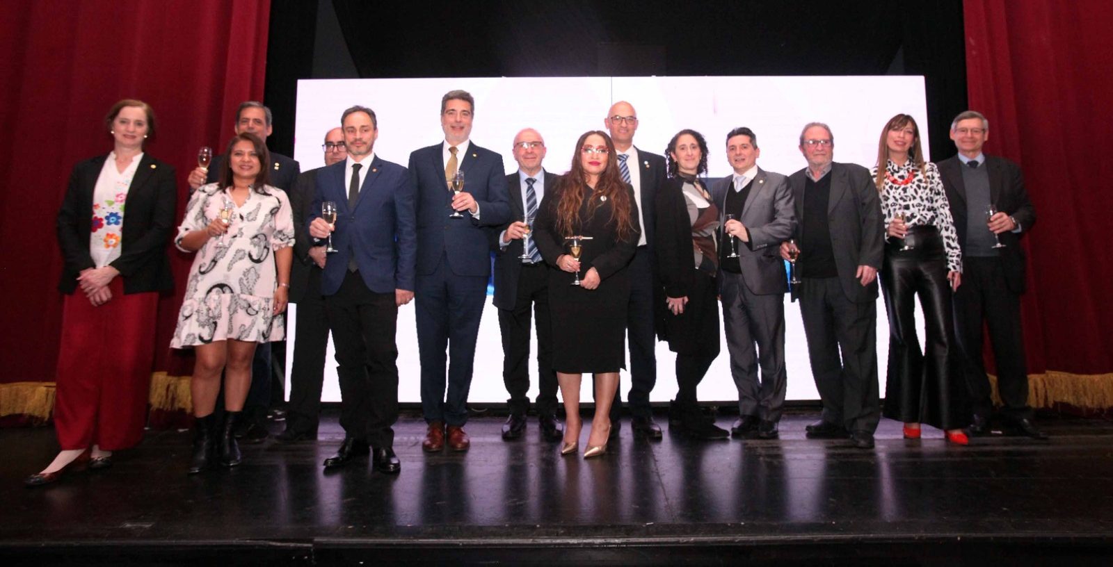 Yaxshi qizlar porno Rus qizlarining uy qurgan yalangoch fotosuratlari