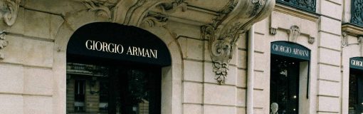 EssilorLuxottica podría comprar hasta el 10% de Armani Armani