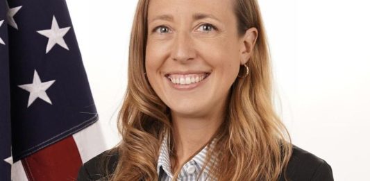 FDA nombra a Høeg directora interina del CDER Tracy Beth Høeg