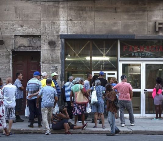 Cuba autoriza farmacias privadas